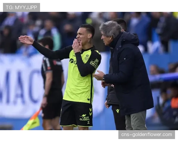 半场:贝蒂斯0-1赫罗纳,多夫比克点射破门